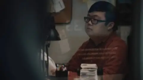 BlackBerry.2023.1080p.BluRay.Hindi.5.1-English.ESub.x264-HDHub4u.Tv.mkv.0005.th.jpg