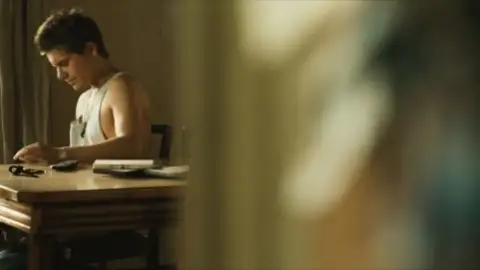 Bait.2012.1080p.WEB-DL.Hindi.ORG-English.ESub.x264-HDHub4u.Tv.mkv.0000.md.jpg