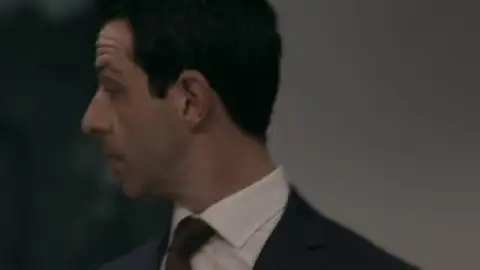 Succession.S01E04.720p.BluRay.Hindi.ORG-English.ESub.x264-HDHub4u.Tv.mkv.0003.th.jpg