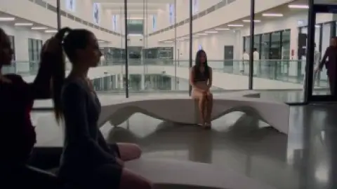 Wifelike.2022.1080p.WEB-DL.Hindi.5.1-English.ESub.x264-HDHub4u.Tv.mkv.0002.th.jpg