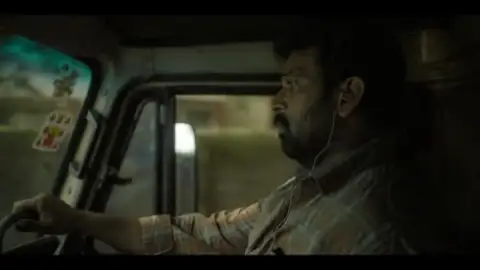 Dayaa.S01E01.Hindi.720p.WEB-DL.5.1.ESub.x264-HDHub4u.Tv.mkv.0002.md.jpg