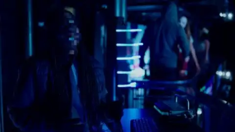 Upload.2020.S01E05.1080p.10bit.WEB-DL.Hindi.5.1-English.ESub.x265-HDHub4u.Tv.mkv.0003.th.jpg