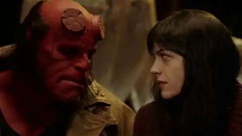 Hellboy.2004.00_48_01_12.th.jpg