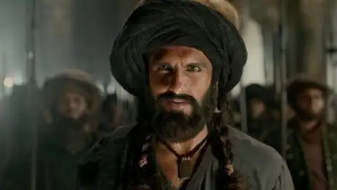 Padmaavat.2018.00_22_28_16.th.jpg