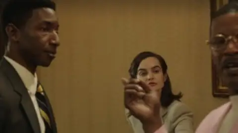 The.Burial.2023.1080p.WEB-DL.Hindi.5.1-English.5.1.ESub.x264-HDHub4u.Tv.mkv.0003.th.jpg