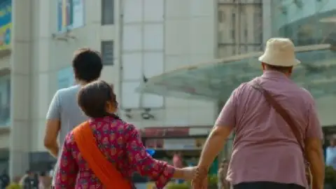 Nazar.Andaaz.2022.1080p.WEB-DL.AAC.5.1.ESub.x264-HDHub4u.Tv.mkv.0002.th.jpg