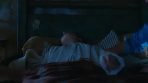 The.Wonder.2022.1080p.NF.WEB-DL.Hindi.English.AAC.5.1.ESub.x264-HDHub4u.TV.mkv.0004.th.jpg