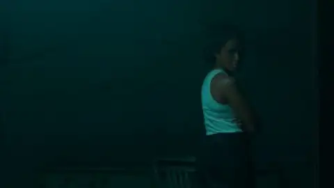 Bodies.S01E05.1080p.WEB-DL.Hindi.5.1-English.ESub.x264-HDHub4u.Tv.mkv.0003.th.jpg