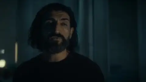 Paradise.2023.1080p.WEB-DL.Hindi.5.1-English.5.1.ESub.x264-HDHub4u.Tv.mkv.0004.md.jpg