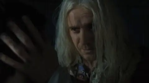 Harry-Potter-and-the-Deathly-Hallows-Part-1-2010-01_56_52_06.th.jpg