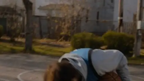 Champions.2023.1080p.WEB-DL.Hindi.ORG-English.ESub.x264-HDHub4u.Tv.mkv.0004.th.jpg