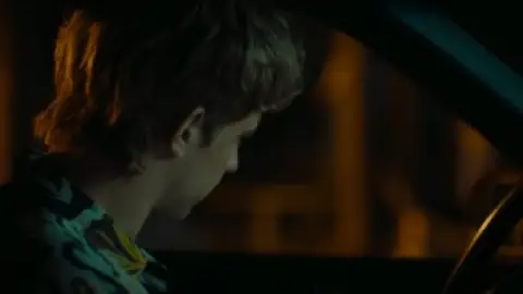 Absolute.Beginners.S01E05.1080p.WEB-DL.Hindi.5.1-English.5.1.ESub.x264-HDHub4u.Tv.mkv.0009.th.jpg