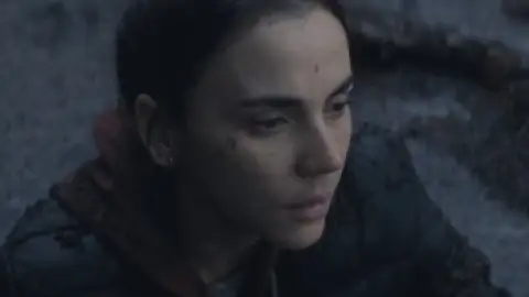 Quicksand.2023.1080p.WEB-DL.Hindi.5.1-English.ESub.x264-HDHub4u.Tv.mkv.0007.th.jpg