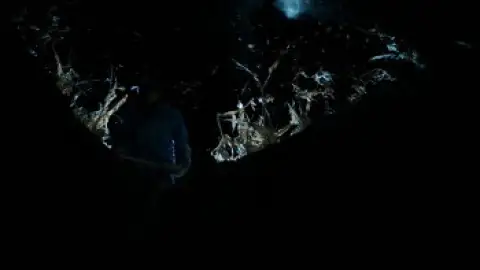 Dark.Harvest.2023.1080p.WEB-DL.Hindi.5.1-English.5.1.ESub.x264-HDHub4u.Tv.mkv.0008.th.jpg