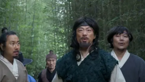 The.Assassin.2023.1080p.WEB-DL.Hindi.ORG-Korean.ESub.x264-HDHub4u.Tv.mkv.0006.md.jpg