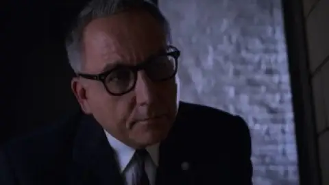 The.Shawshank.Redemption.1994.01_39_46_20.th.jpg