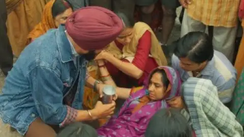 Mission.Raniganj.2023.720p.Hindi.WEB-DL.5.1.ESub.x264-HDHub4u.Tv.mkv.0001.th.jpg