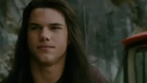 The.Twilight.Saga.New.Moon.2009-00_43_31_23.th.jpg