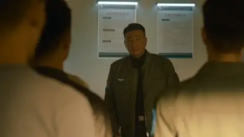 Born.to.Fly.2023.1080p.WEB-DL.Hindi.ORG-Chinese.ESub.x264-HDHub4u.Tv.mkv.0003.th.jpg