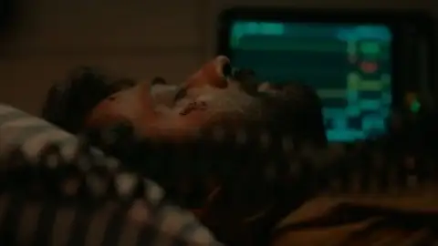 Iraivan.Hindi.2023.720p.Hindi.WEB-DL.5.1.ESub.x264-HDHub4u.Tv.mkv.0001.th.jpg