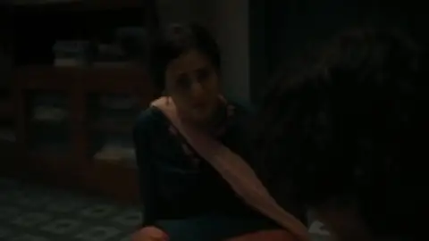 Bambai.Meri.Jaan.S01E02.720p.WEB-DL.5.1.ESub.x264-HDHub4u.Tv.mkv.0008.th.jpg