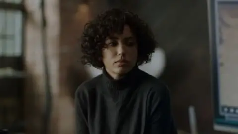 Upload.2020.S02E03.1080p.10bit.WEB-DL.Hindi.5.1-English.ESub.x265-HDHub4u.Tv.mkv.0006.th.jpg