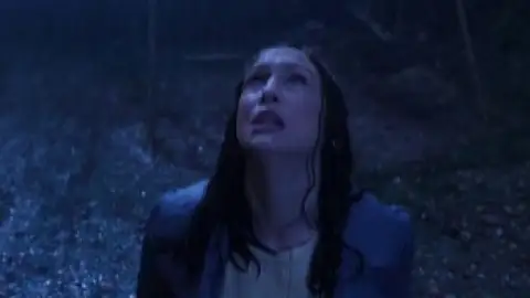 The.Conjuring.2.2016.01_57_08_16.th.jpg