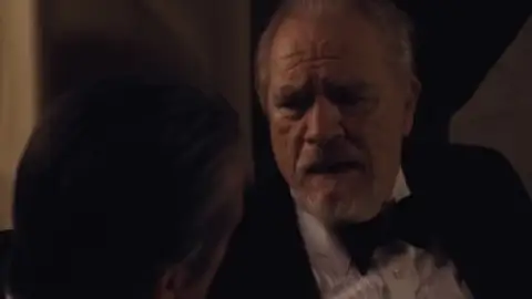 Succession.S01E04.720p.BluRay.Hindi.ORG-English.ESub.x264-HDHub4u.Tv.mkv.0009.th.jpg