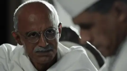 Download Swatantra Veer Savarkar (2024) Hindi HDRip Full Movie