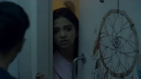 Hostel.Daze.S02.E03.Hindi.1080p.WEB-DL.5.1.ESub.x264-HDHub4u.Tv.mkv.0007.th.jpg