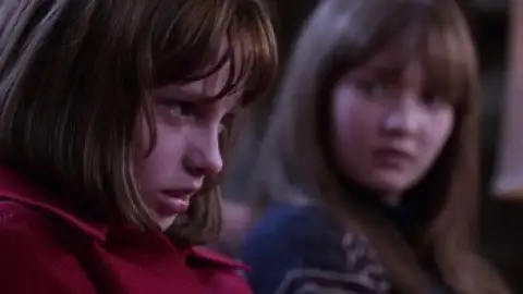 The.Conjuring.2.2016.00_51_52_16.th.jpg