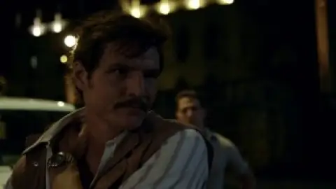 Narcos.S01.00_32_01_17.th.jpg