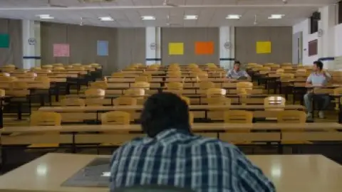 Hostel.Daze.S03.E05.Hindi.1080p.WEB-DL.5.1.ESub.x264-HDHub4u.Tv.mkv.0007.th.jpg