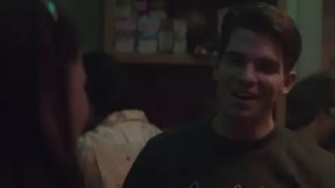 Dexter.Original.Sin.S01.00_14_56_17.th.jpg