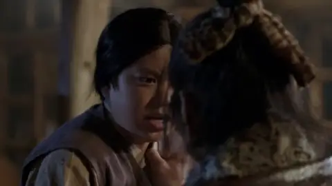 The.Assassin.2023.1080p.WEB-DL.Hindi.ORG-Korean.ESub.x264-HDHub4u.Tv.mkv.0003.md.jpg